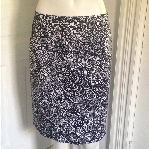 Ann Taylor Dresses & Skirts - Ann Taylor black and white skirt size 6